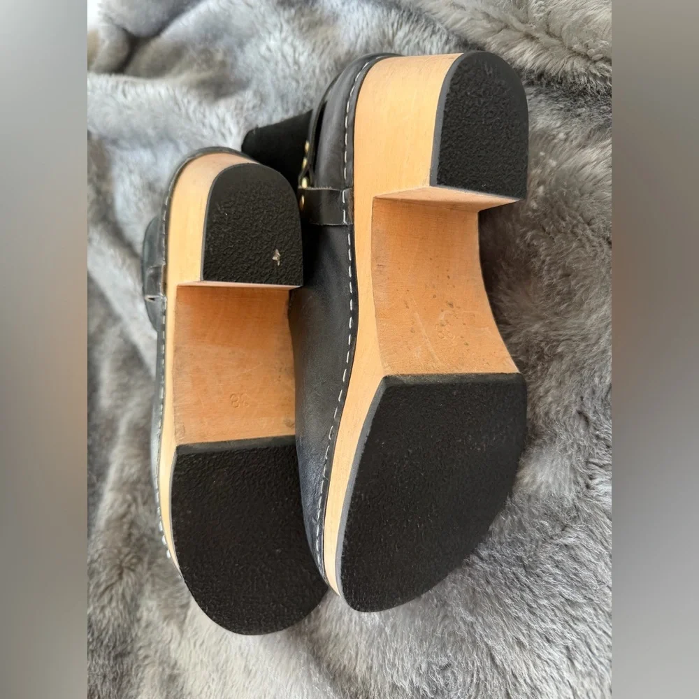Swedish Hasbeens sherpa harness booties